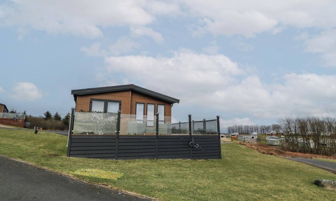 Balminnoch Cottage | DEBONAIR LODGE, with a garden in Glenluce