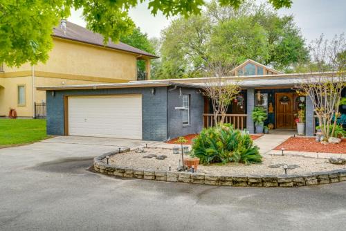 McQueeney House | Deck and Gas Grill Riverfront McQueeney Duplex