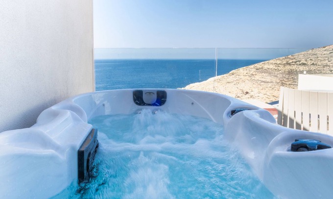 Qrendi Hotel | Deep Blu