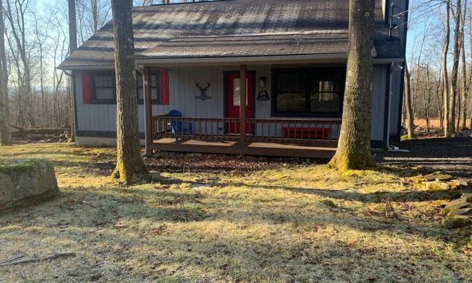 Terra Alta Apartment | Deer Ridge Cozy 2-Bed Cabin w/fire pit & fireplace