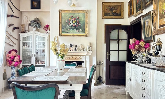 Lesznowola House | Delightful 4-bedroom house in Magdalenka with WiFi, AC