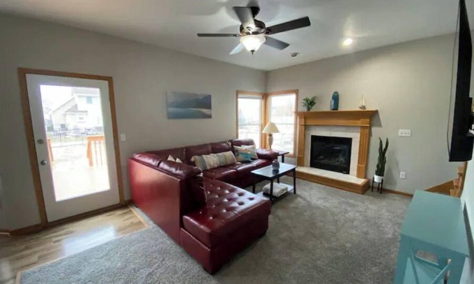 Waukee House | Delightful 5b stay in Paradise!