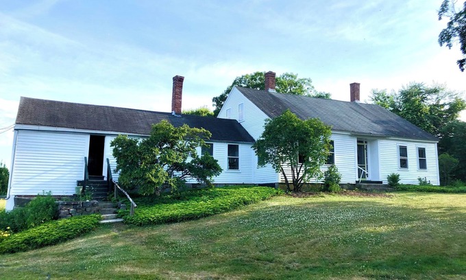 Lyndeborough House | Delightful Classic Farmhouse With Gorgeous Views