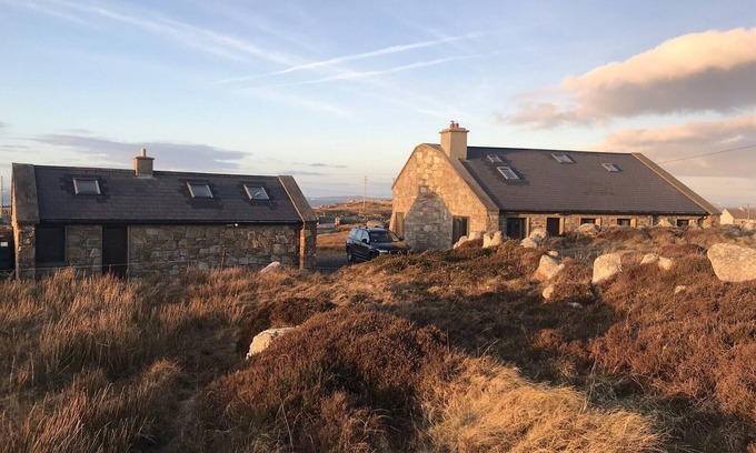 Connemara House | Delightful detached stone house on 5 acres beside Aughrus beach, panoramic views
