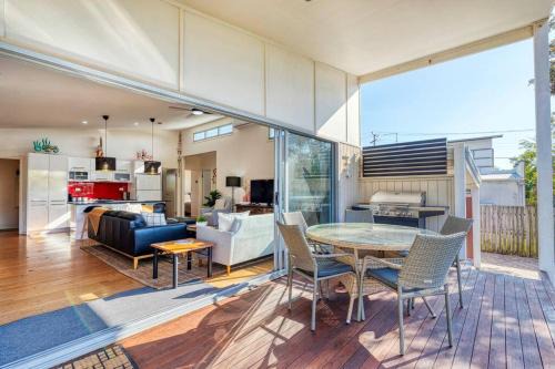 Dicky Beach House | Delightful Dicky Beach Holiday House