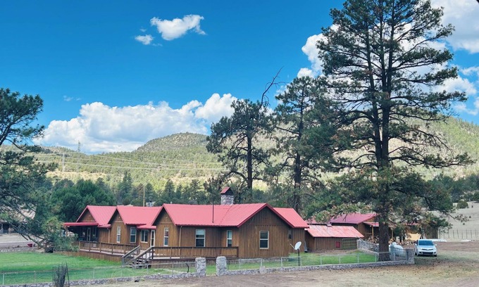 Reserve Cabin | Delightful lodge in the rugged wilderness