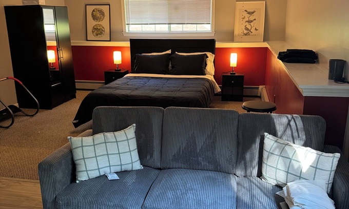 Naugatuck Apartment | Delightful Studio with AC and Heat in Naugatuck