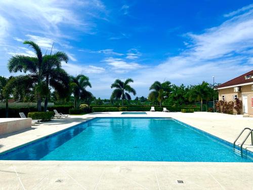 Mammee Bay Apartment | Dell's Exotic Haven, 2 bedrooms, 2 baths, pool, gym