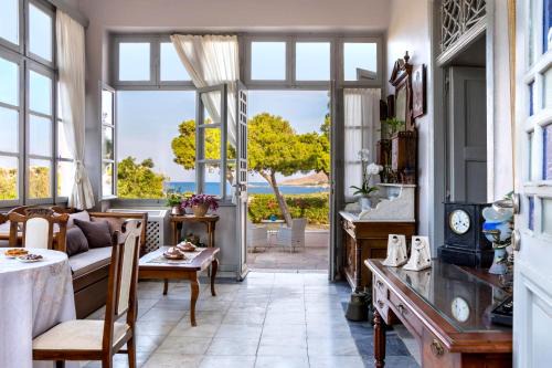 Posidonia Villa | DellaGracia Mansion in Poseidonia Syros