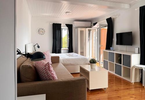 Delphi House | Delphi Sunset Studio