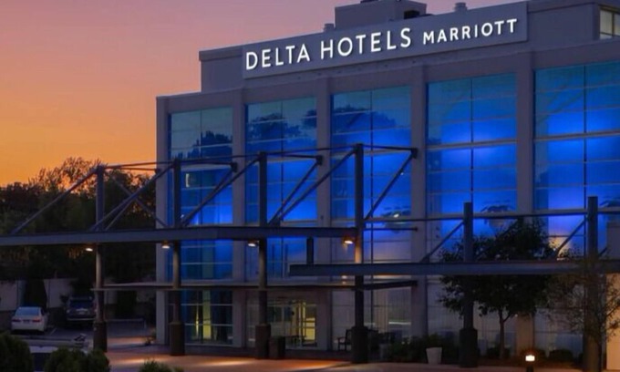 Menomonee Falls Hotel | Delta Hotels by Marriott Milwaukee Northwest