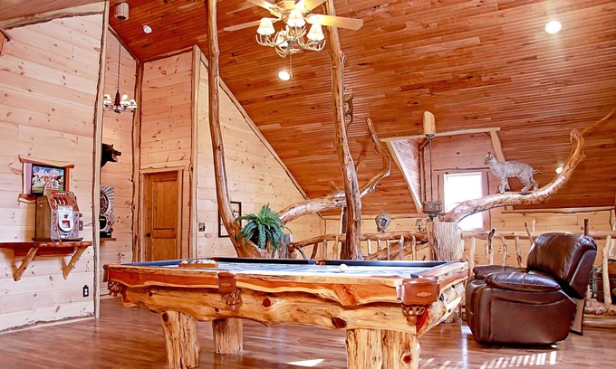 Pecks Mill Cabin | Deluxe 4-Bedroom Log Cabin