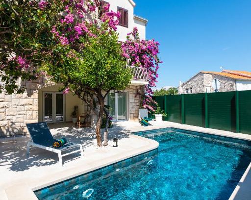 Supetar Apartment | Deluxe apartment BRAČOLET private pool