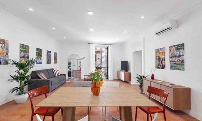 Sorrento City Centre Apartment | Deluxe Home in Sorrento Old Town with Balconies