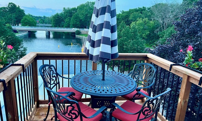 Perth Apartment | Deluxe Loft with Stunning Terrace and View of Tay Basin and Fountain