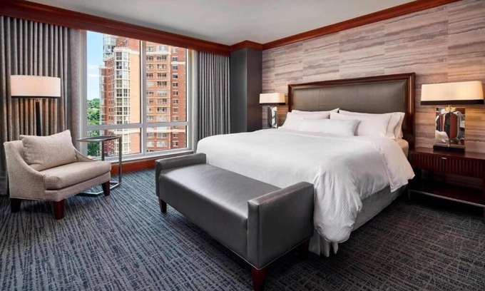 Eisenhower East Apartment | Deluxe Near Pto Federal Credit Union WDC