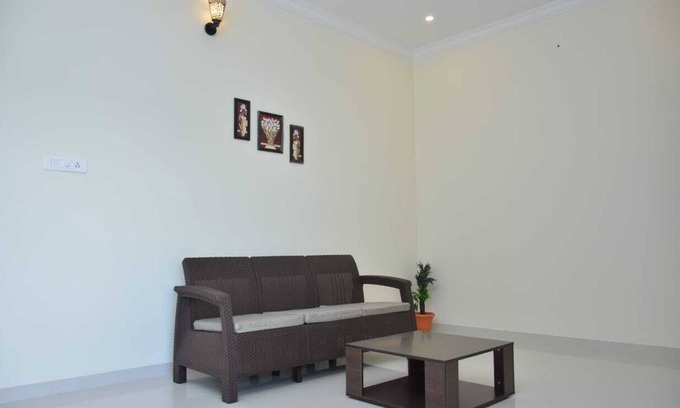 Pollachi Bed & Breakfast | Deluxe Rooms - The Surrya Max Residency - Pollachi