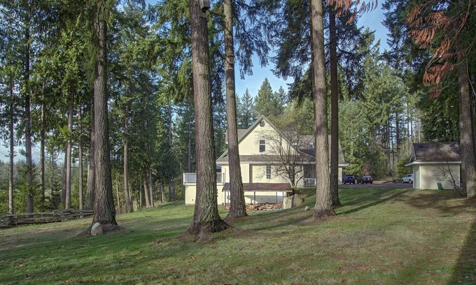 Regional District of Nanaimo Apartment | Deluxe Suite on Vancouver Island