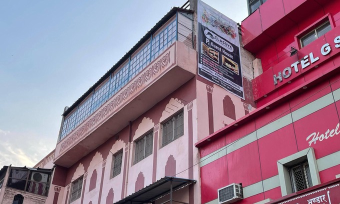 Chandauli Bed & Breakfast | Deluxe Twin Double Bedroom with Private Ganga View Balcony.