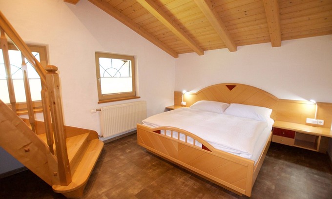 Ausservillgraten Apartment | Deluxe Two-Bedroom Apartment with Balcony