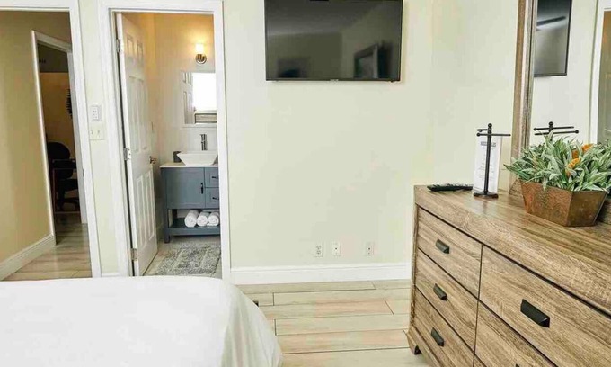 Bahama Reef House | Delva’s Place-Gated 3 bedroom - Pet Friendly