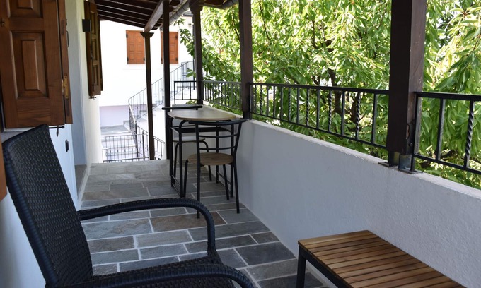 Mouresi House | Dendrokipos - traditional stone house on the east side of Pelion