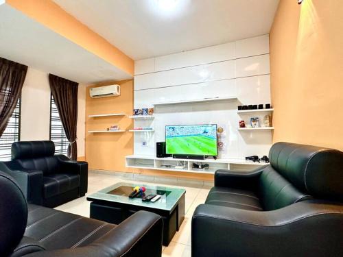 Bandar Penawar House | Desaru - Semi-D, KTV, Mahjong, Games 5BR4B 18-20pax by Cowidea