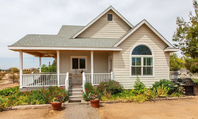 San Tan Valley House | Desert Sky Cottage on 2 1/2 acres. Mountain views. Pool. Gated & fenced.