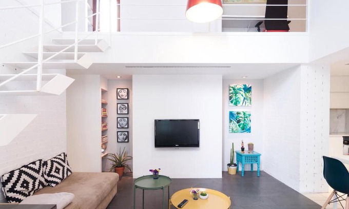 Alicante City Centre Apartment | Design and luminous duplex in the old town