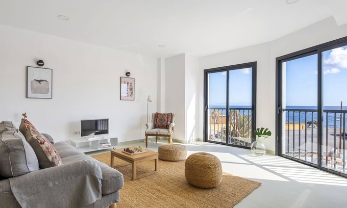 Los Gavilanes Apartment | Design house with roof terrace & ocean views