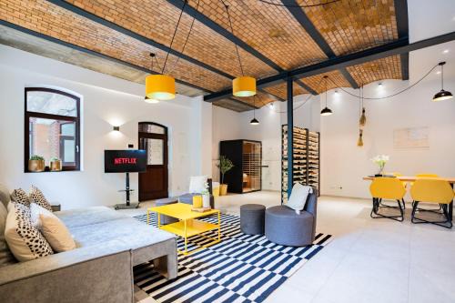 Wiesbaden Apartment | Design Loft - SAUNA - ZENTRAL - PARKPLATZ - WIFI - KAFFEE - NETFLIX