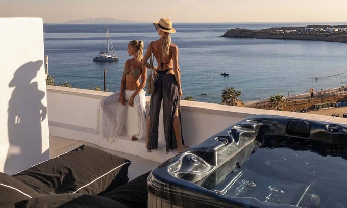 Paradise Hotel | Design Superior Apartment with Jacuzzi, Sea View, Shared Infinity Pool, Bar, Gym