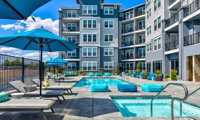 Sparks Apartment | Designer Apt. with Jacuzzi, Pool & Mountain Views