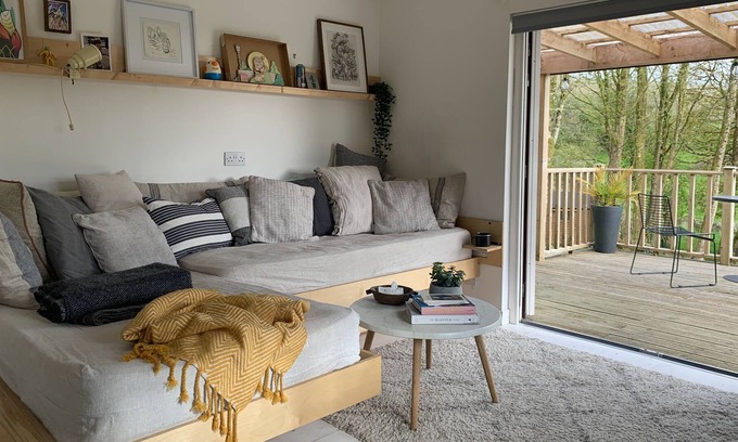 Ballina Cabin | Designer Cabin with Private River Walk & Fire Pit