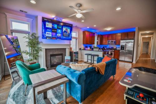 Near West Side House | Designer Dreams: A Luxurious Escape w 1 car garage