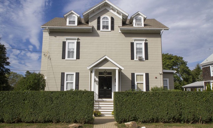Fifth Ward Apartment | Desireable Coggeshall Ave - 2-Bdrm Units - 3rd Floor, sleeps 4
