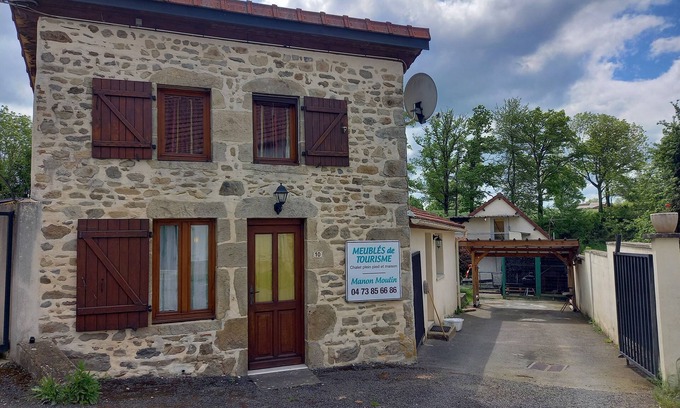 Jassat House | Detached house 3 km from shops.2 bedrooms, pets OK +11€ LA NUIT/SPAS.