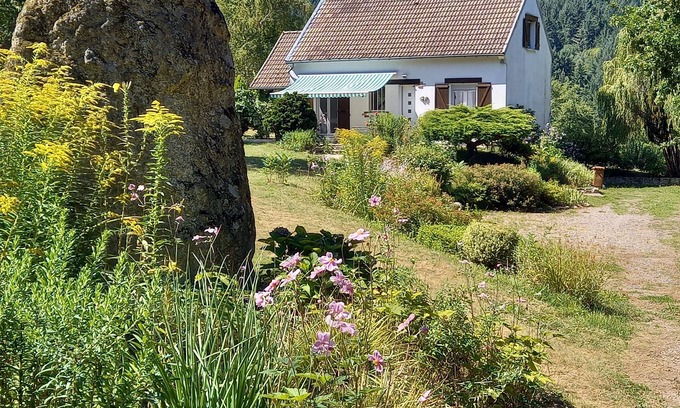 Chalaux House | Detached house in LE PARC DU MORVAN in Chalaux for 4 people.