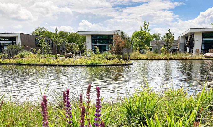 Berkhout Ski Chalet | Detached light chalet with dishwasher not far from Hoorn