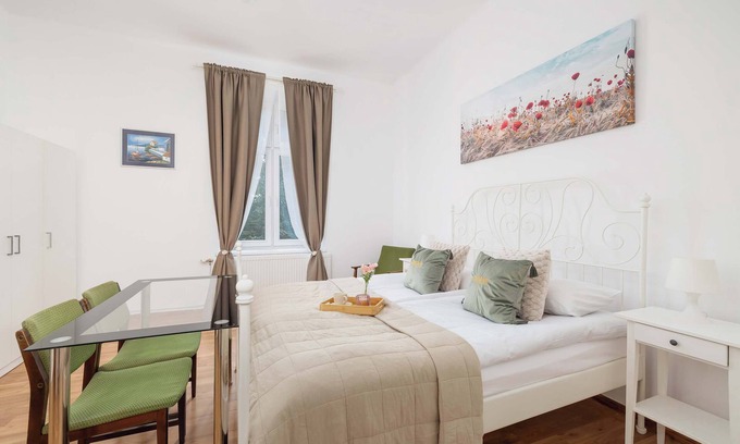 Stradom Apartment | Dietla 48 | Krakow | Family Apartment | Desk | City Center