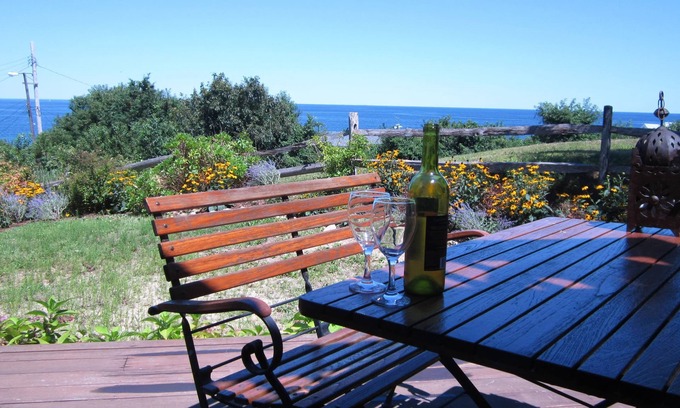 Cedar Bushes House | Direct access to the beach!