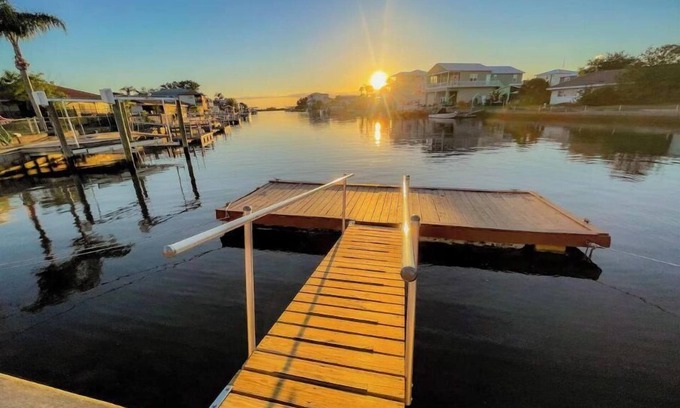 Spring Hill House | DIRECT Gulf View/Access! KAYAKS! WATERFRONT!