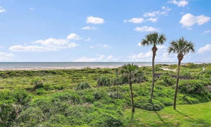 Butler Beach Condo | Direct Oceanfront 2BR Suite - Pool & Immediate Beach Access