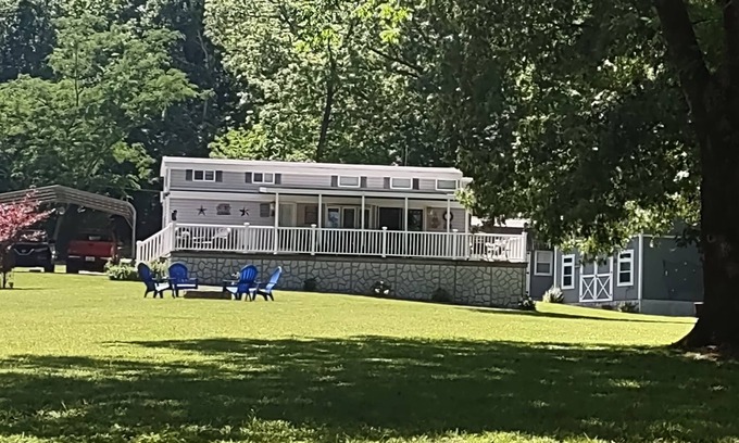 Cadiz Cottage | Direct waterfront property! Book your Summer Vacation NOW!