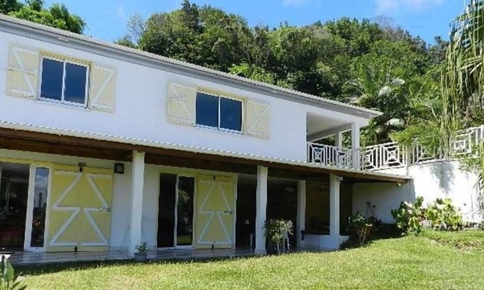 Petite-ÃŽle House | Discover the wild south from the terrace of this colorful apartment