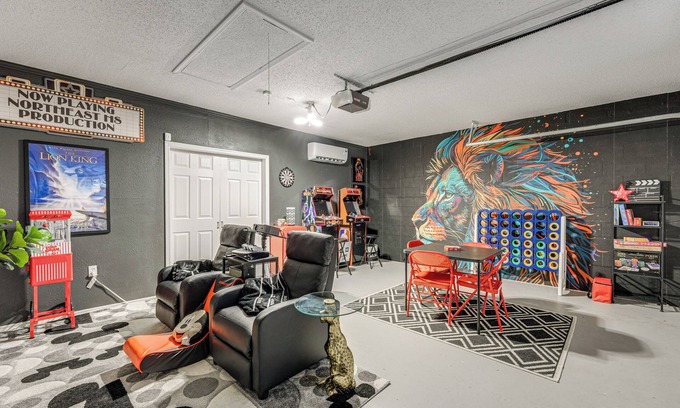 Buena Ventura Lakes House | Disney Getaway w/Private Hot Tub 14 Mi to Parks