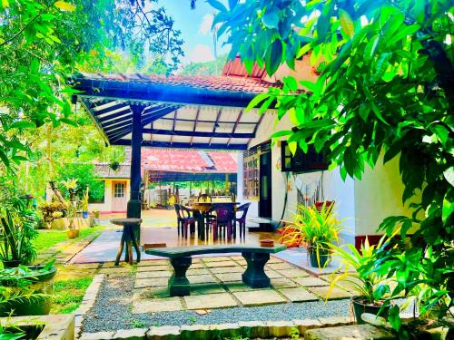 Padinnoruwa Villa | DK Paddy Field Villa in Unawatuna