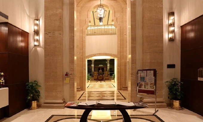 DLF Phase 5 Hotel | DLF Club 5