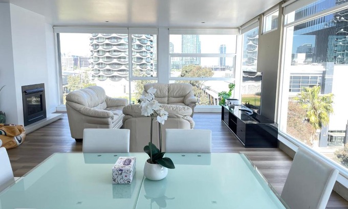 Docklands Apartment | Docklands Luxury Penthouse Right Above The District Docklands
