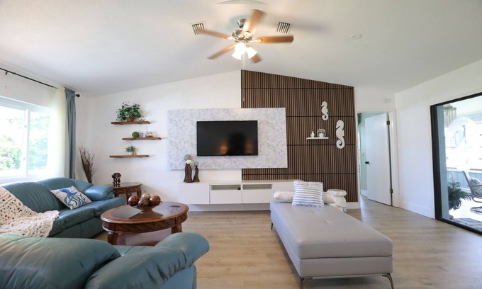 Palm Harbor House | Dockside Nautical Nook - a dog friendly coastal retreat, 10 min from the beach